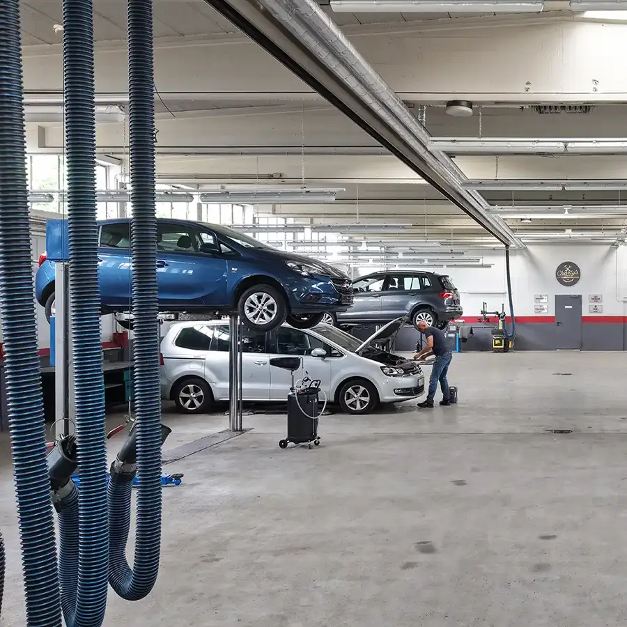 Hobbywerkstatt in Gersthofen bei Augsburg mit Hebebühnen